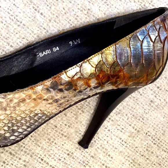 Donald Pliner Gold Multi Snake 3-1/2” Heels, 9-1/2 M - Picture 5 of 9